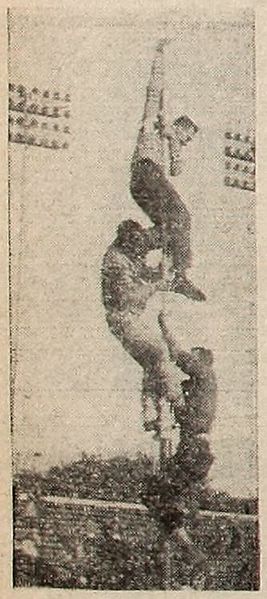 File:1958 goalposts 1.jpg